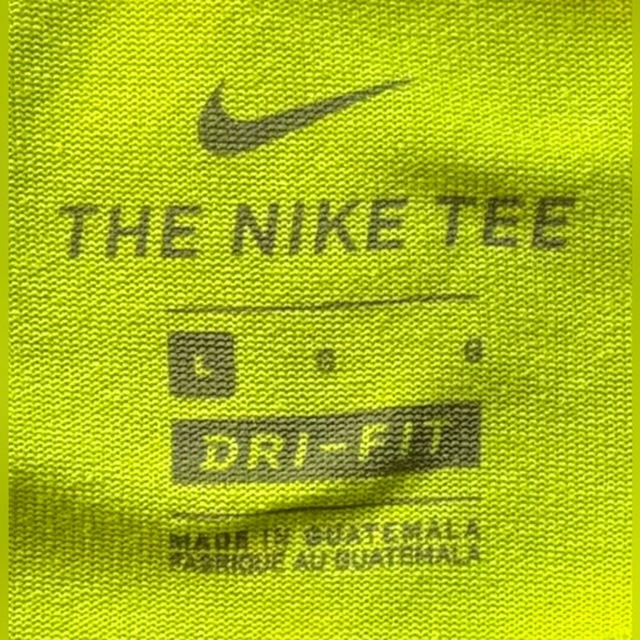 The NIKE Tee Dri-Fit Workout / Running T-Shirt Women’s Large EUC - Picture 2 of 2